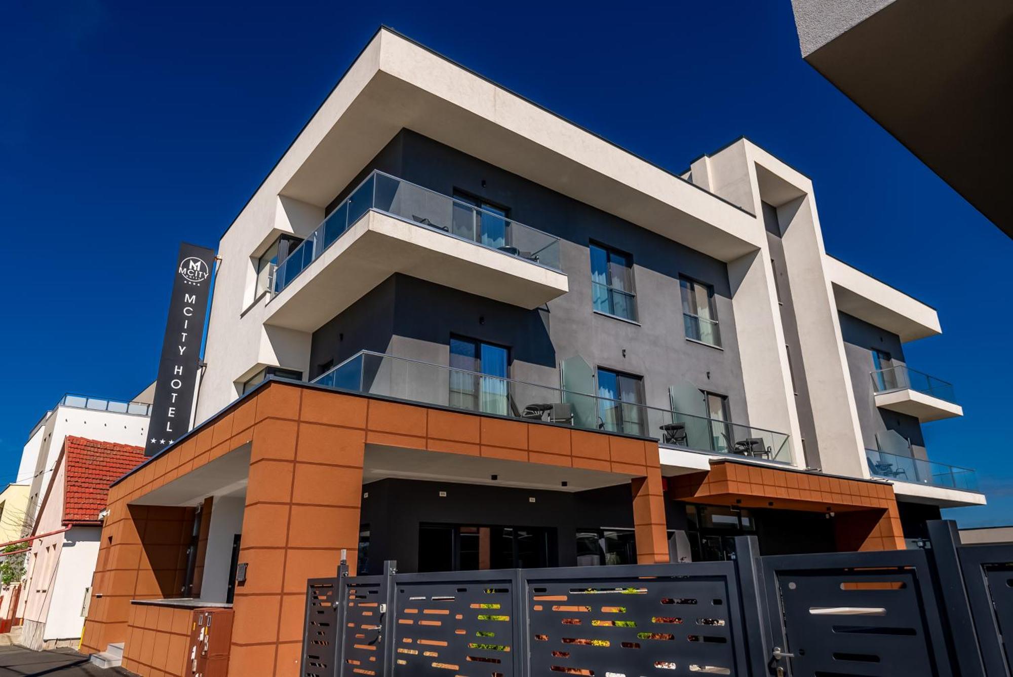 M City Aparthotel Arad Exteriér fotografie