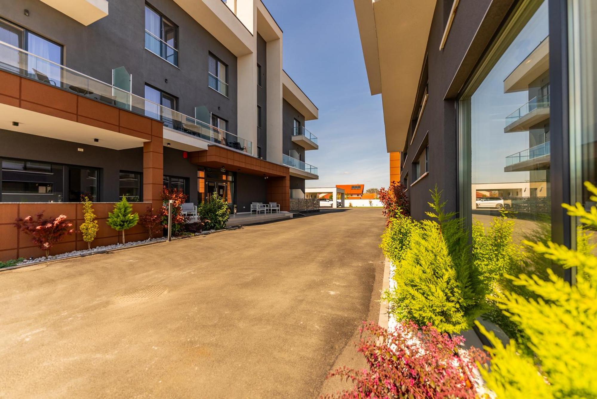 M City Aparthotel Arad Exteriér fotografie