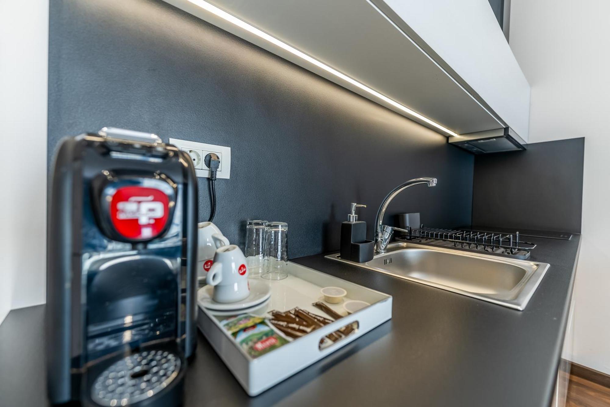 M City Aparthotel Arad Pokoj fotografie